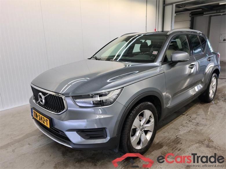 VOLVO XC40 2.0 D3 Momentum #1