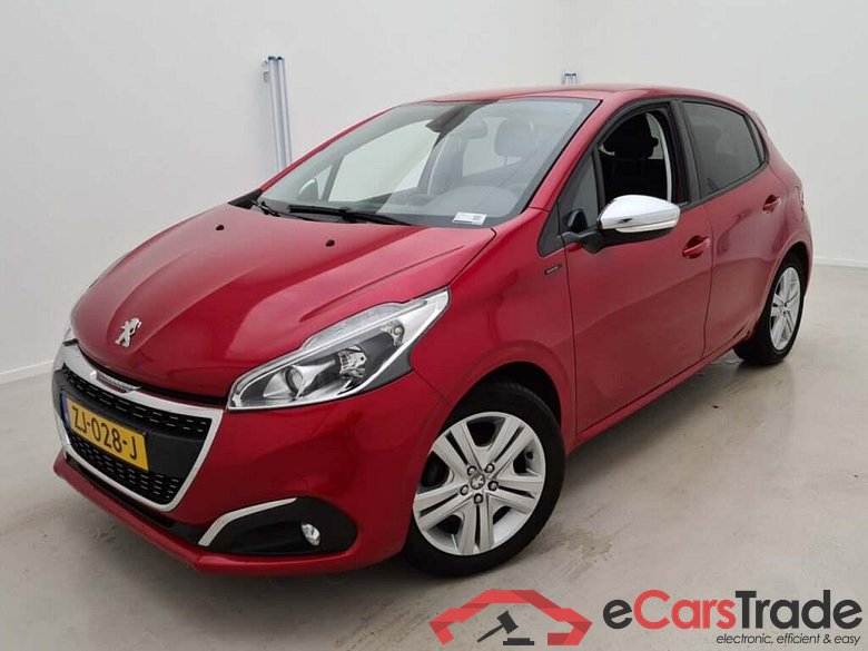 PEUGEOT 208 1.2 PureTech Signature #1