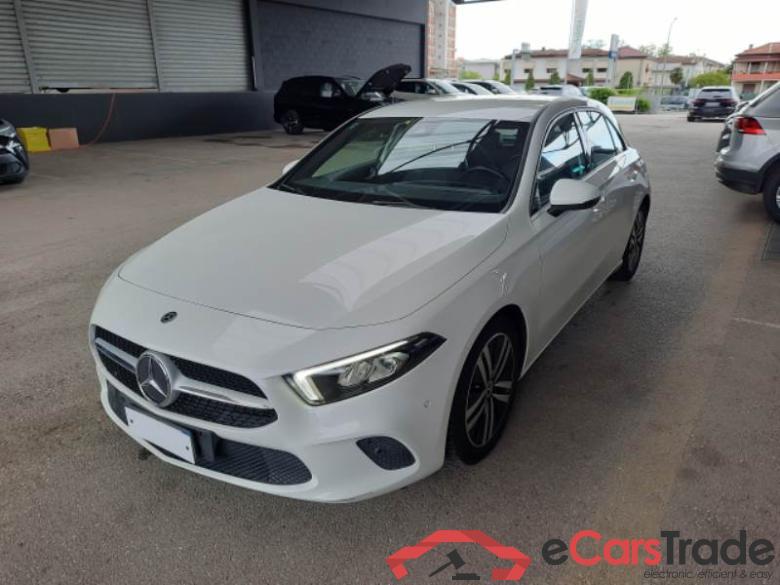 Mercedes 17 MERCEDES-BENZ CLASSE A / 2018 / 5P / BERLINA A 180 D AUTOMATIC BUSINESS EXTRA #1