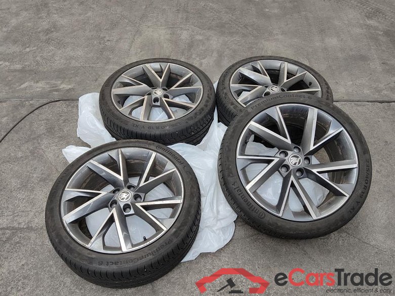 Skoda Superb Wagon ´15 Superb Combi Sportline iV 1.4 TSI Hybrid 160KW AT6 E6d #2