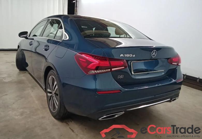 Mercedes A 180d Limousine Progressive LED-Xenon Widescreen Navi Ambient Sport-Leather KeylessGo Klima PDC ... #4