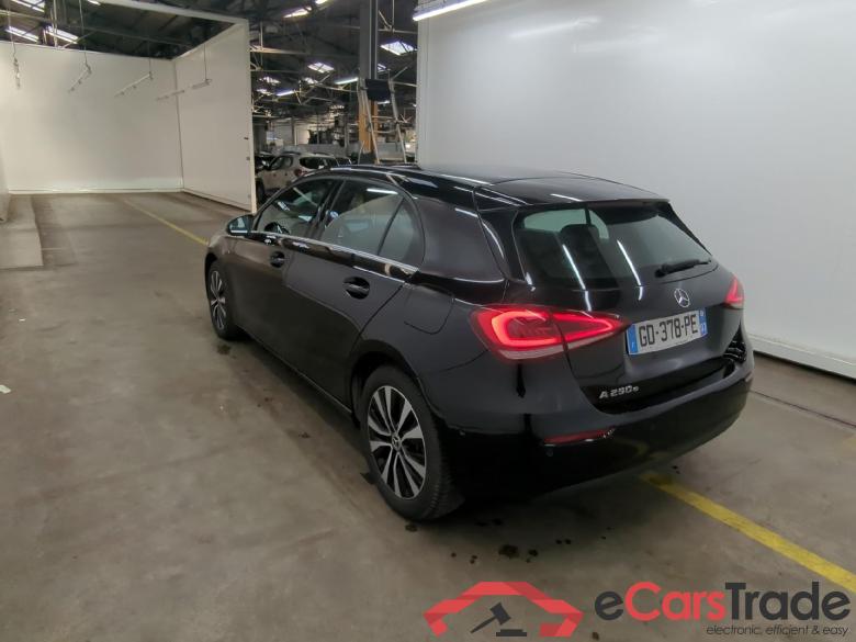 Mercedes A 250 e Business Line 8G-DCT MERCEDES-BENZ Classe A Compact / 2018 / 5P / Berline A 250 e Business Line 8G-DCT #2
