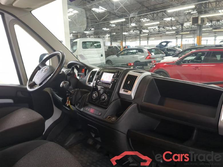 Fiat 3.5 L 2.3 Multijet 140 Pack Pro Nav FIAT Ducato SC / 2014 / 2P / Châssis cabine 3.5 L 2.3 Multijet 140 Pack Pro Nav #5