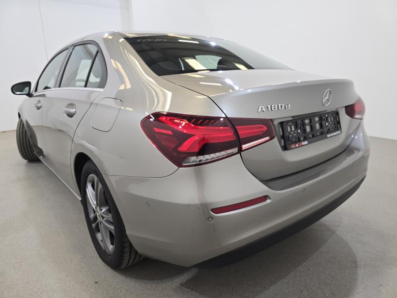 Mercedes A 180d Limousine Aut. LED-Xenon Widescreen Navi 1/2 Sport-Leather KeylessGo Camera Klima PDC ... #6
