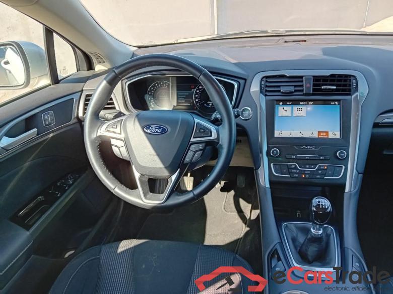 Ford 2.0 TDCi 110kW (150CV) Titanium 235 FORD Mondeo / 2014 / 5P / berlina con portón 2.0 TDCi 110kW (150CV) Titanium 235 #3