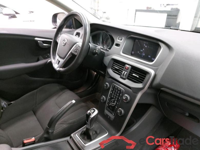 VOLVO - VOL V40 D2 120PK Kinetic Eco Pack Professional & Winter & Climate Comfort & PDC Front & Rear #3