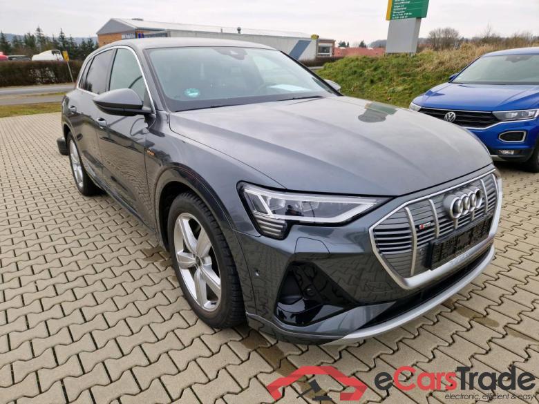 Audi 50 quattro S line E-tron #1