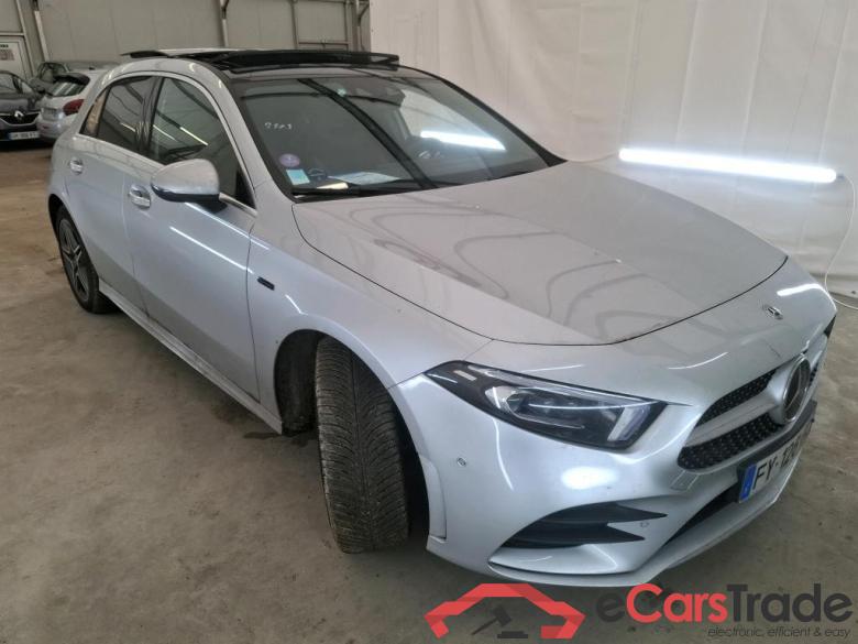 Mercedes A 250 e AMG Line 8G-DCT MERCEDES-BENZ Classe A Compact / 2018 / 5P / Berline A 250 e AMG Line 8G-DCT #4