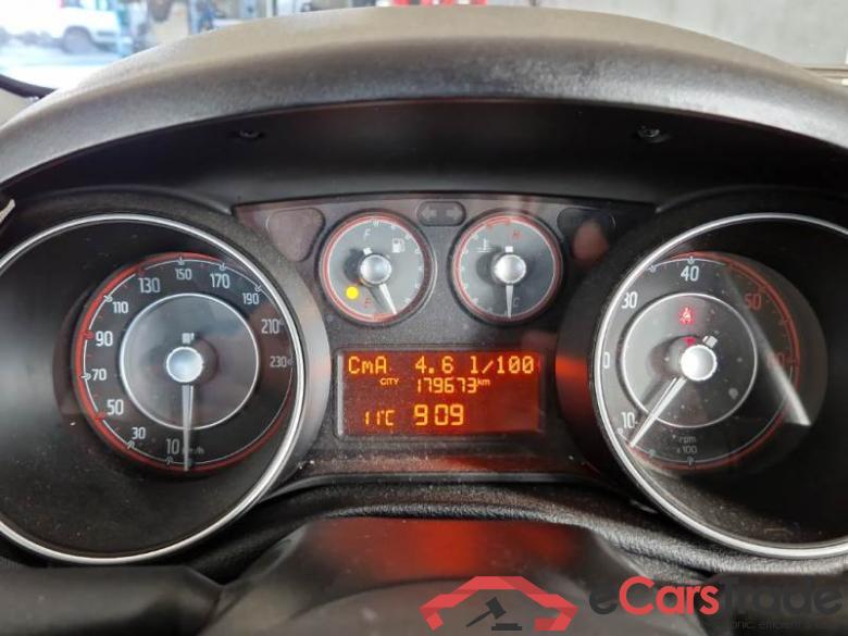 Fiat 26 FIAT PUNTO / 2011 / 5P / BERLINA 1.3 MULTIJET LOUNGE 95CV SeS EU6 #4