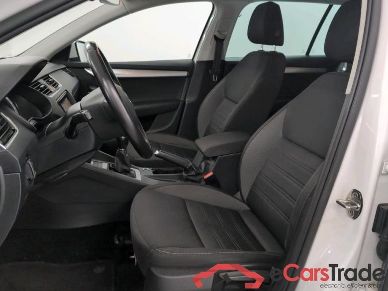 SKODA OCTAVIA COMBI DIESEL - 2017 1.6 CR TDi Ambition Look Confort GPS #5