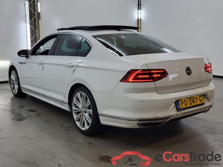 VOLKSWAGEN PASSAT 1.6 TDI Connected Series Plus #3