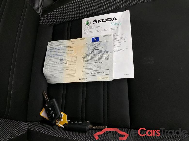 SKODA - SKO OCTAVIA CRTDI 115PK DSG7 GreenTec Ambition & GPS & Comfort & Adaptive Cruise & Heated Seats & Rear Camera #4