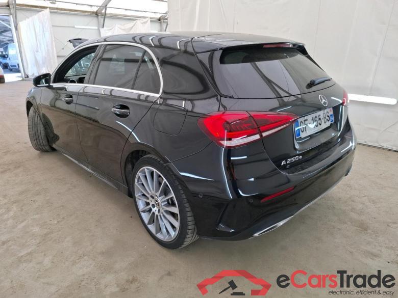 Mercedes A 250 e AMG Line 8G-DCT MERCEDES-BENZ Classe A Compact / 2018 / 5P / Berline A 250 e AMG Line 8G-DCT #2
