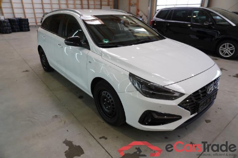 Hyundai i30 Wagon ´16 i30 cw Edition 30+ Mild-Hybrid 1.5 T-GDI 118KW AT7 E6d #2
