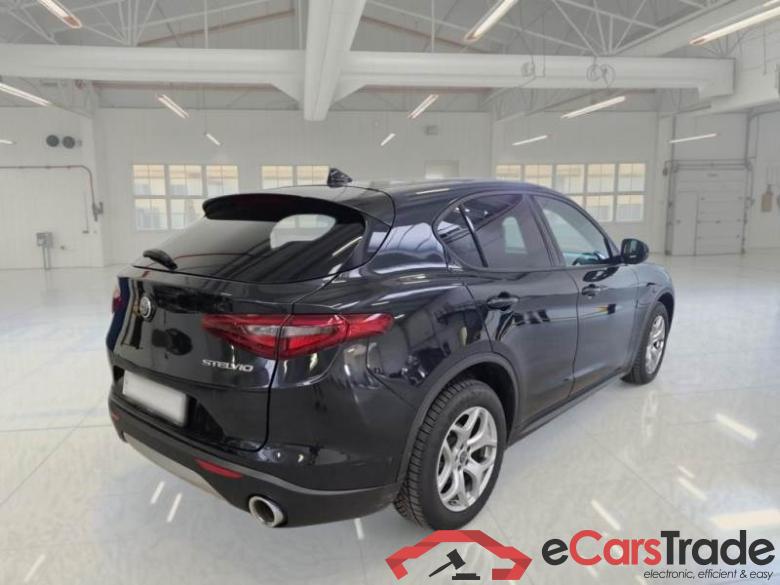 AlfaRomeo 62 ALFA ROMEO STELVIO / 2017 / 5P / SUV 2.2 TURBO DIESEL 190CV BUSINESS AT8 Q4 #2