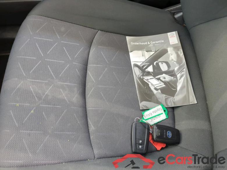 Toyota RAV4 '18 Toyota RAV4 2.5 Hybrid 2WD Comfort Automaat 5d #4