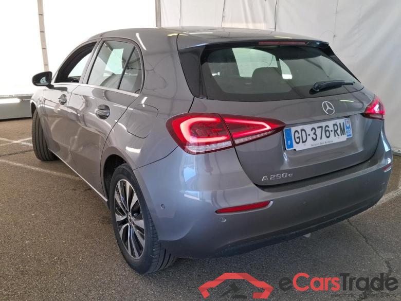 Mercedes A 250 e Business Line 8G-DCT MERCEDES-BENZ Classe A Compact / 2018 / 5P / Berline A 250 e Business Line 8G-DCT #2