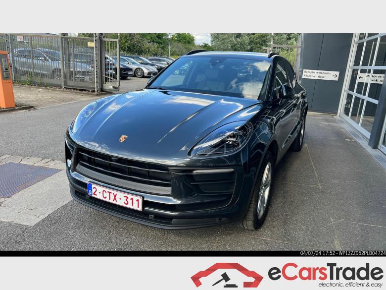 PORSCHE Macan Macan (MY23) #1