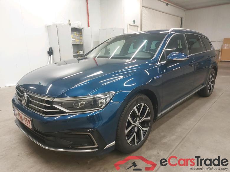 VOLKSWAGEN - VW  PASSAT VARIANT TSI GTE 218PK DSG6 Business Pack Nav Discover Pro & Matrix LED & Design & Comfort With Nappa Seats & Easy Open & Electric Foldable Towing Hook  * HYBRID * #1