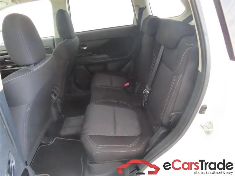 MITSUBISHI OUTLANDER 2.4 PHEV Pure #6