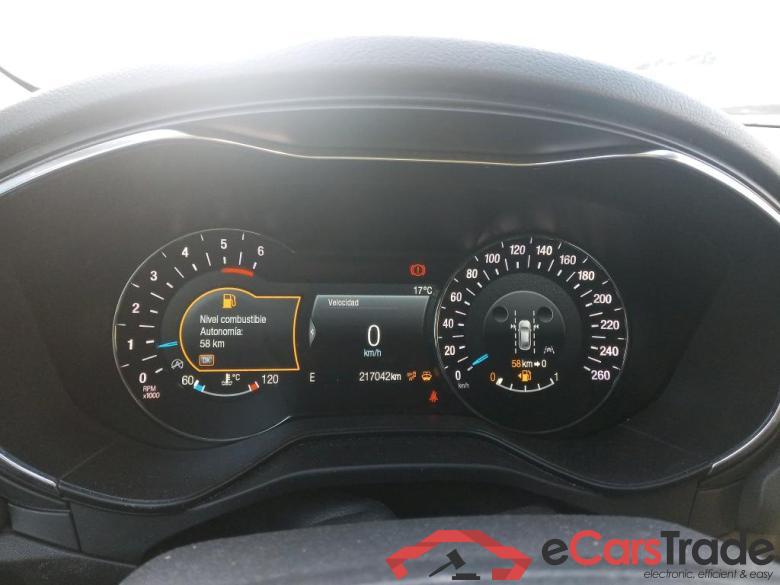 Ford 2.0 TDCi 110kW (150CV) Titanium 235 FORD Mondeo / 2014 / 5P / berlina con portón 2.0 TDCi 110kW (150CV) Titanium 235 #4