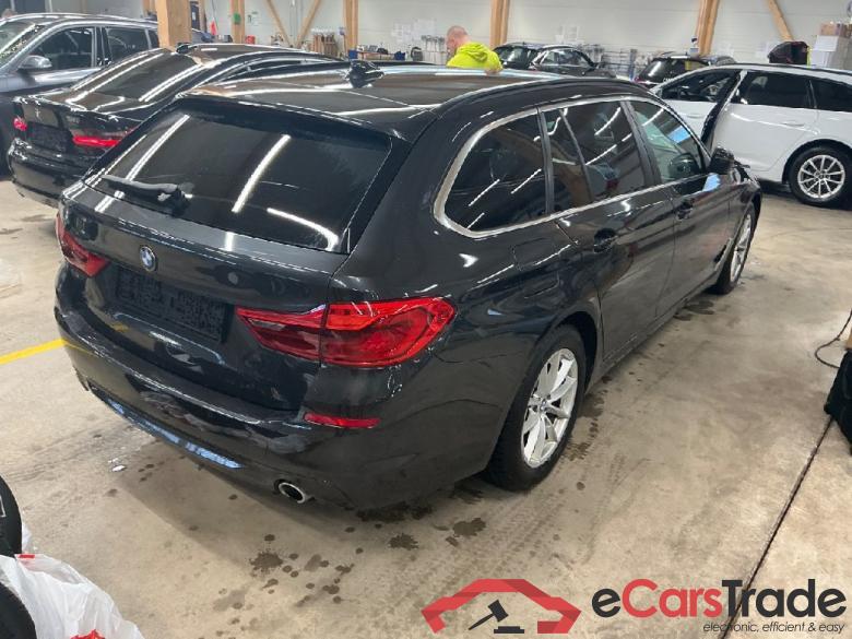 BMW 5-Serie Touring ´16 Baureihe 5 Touring 520 d 2.0 140KW AT8 E6dT #2