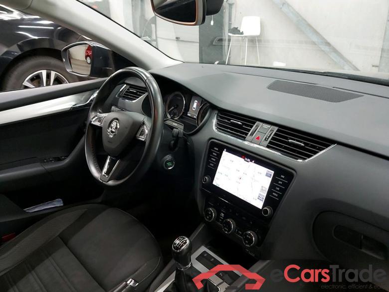 SKODA - SKO OCTAVIA COMBI TSI 115PK GreenTec Ambition Pack Ultimate & Heated Seats & PDC Front & Rear & Removable Towing Hook * PETROL * #3