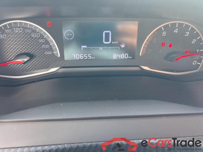 Peugeot Active Puretech 100 S&S BVM6 2008 Active 1.2 PureTech 100CV E6d #4