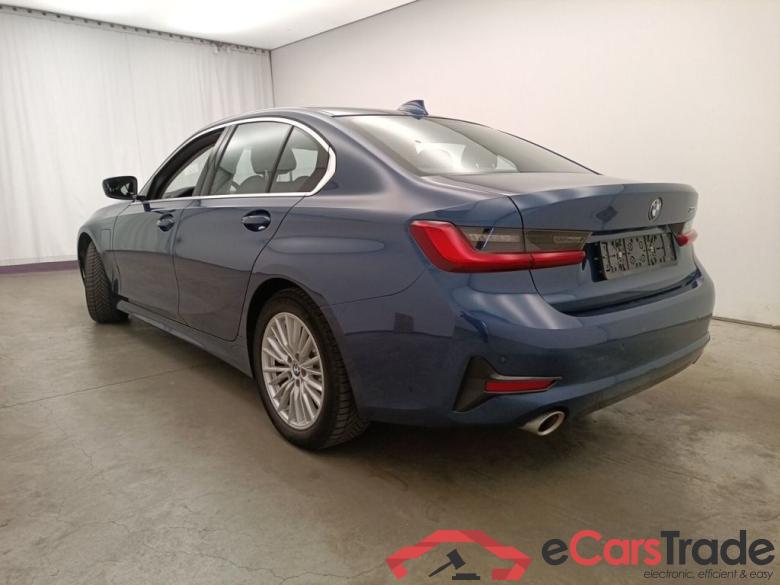 BMW 3 Reeks Berline 330e (215 kW) 4d #4