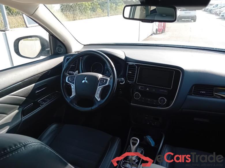 Mitsubishi 2.0 PHEV Kaiteki Auto 4WD MITSUBISHI OUTLANDER 5p 3G todoterreno 2.0 PHEV Kaiteki Auto 4WD #3