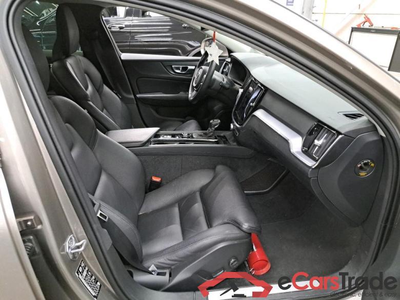 VOLVO - VOL V60 D3 150PK Geartronic Momentum Pro Pack Business Pro & Moritz Leather & Towing Hook #3