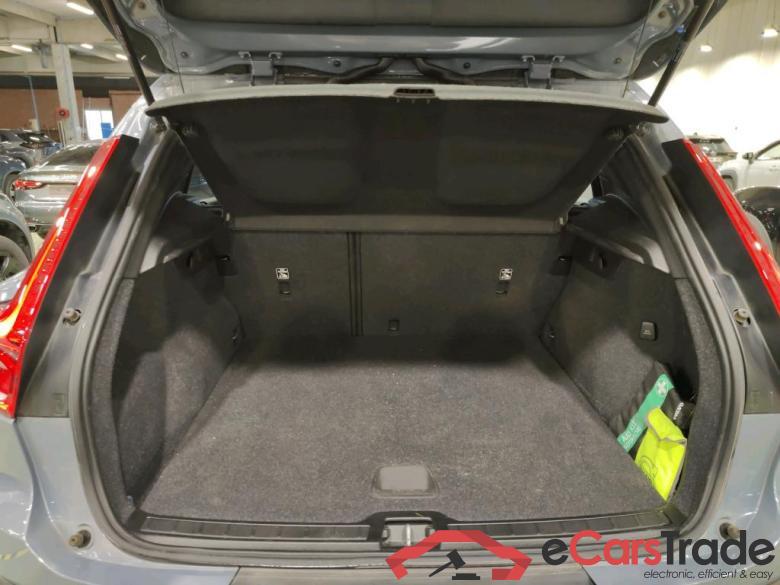 VOLVO XC40 1.5 T3 Momentum Core Geartronic #4
