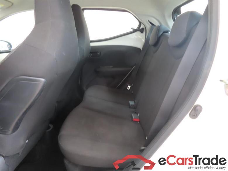 TOYOTA Aygo 1.0 VVT-i x-fun #6