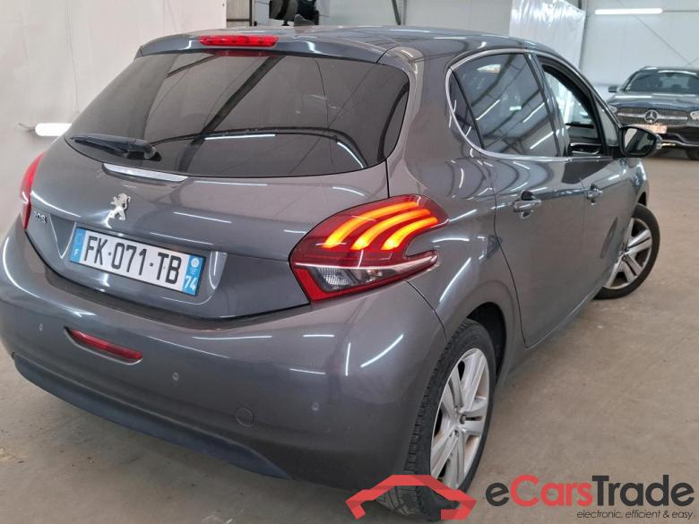 Peugeot  208 Allure Business 1.2 PureTech 110CV BVM6 E6dT #3