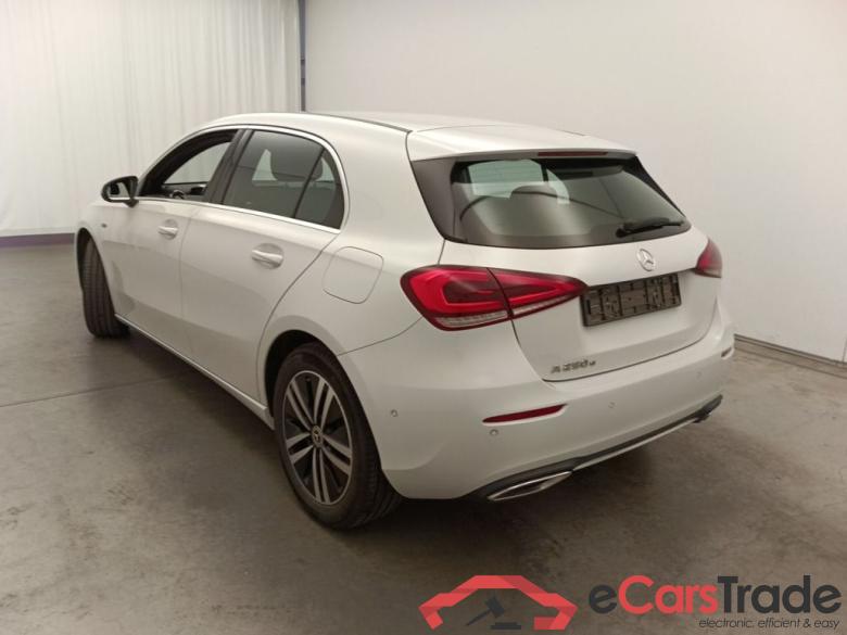 Mercedes-Benz A-Klasse A 250 e Business Solution 5d #3