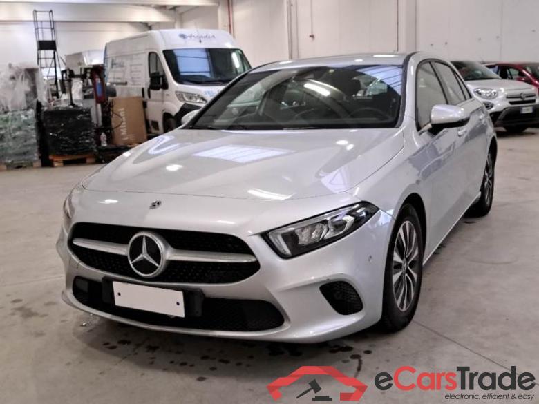Mercedes 17 MERCEDES-BENZ CLASSE A / 2018 / 5P / BERLINA A 180 D AUTOMATIC BUSINESS EXTRA #1
