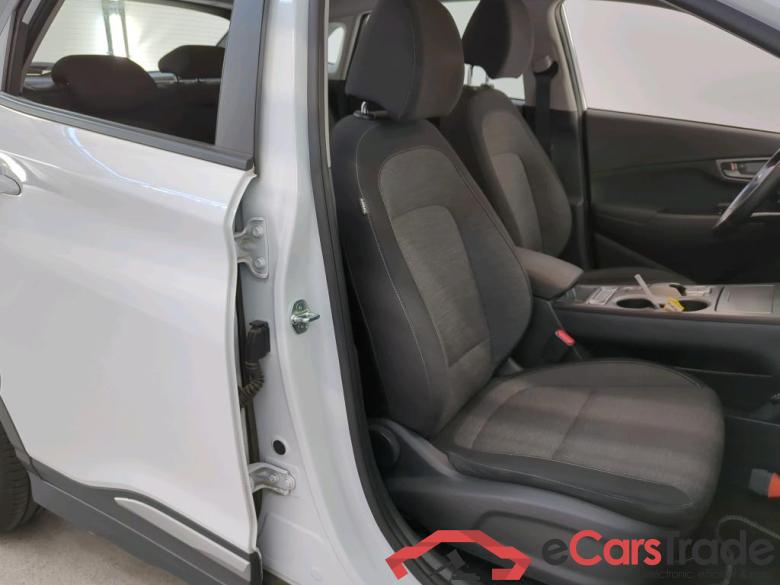 Hyundai Kona '17 Hyundai KONA Comfort Smart Electric 64 kWh 5d #3