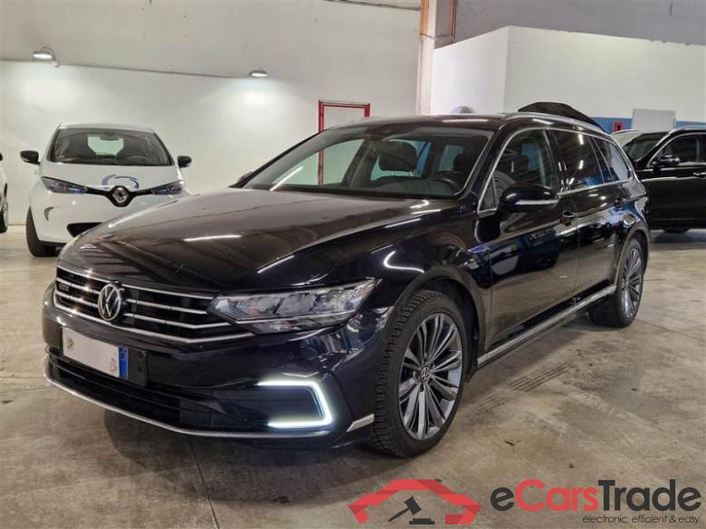 Volkswagen 14 VOLKSWAGEN PASSAT / 2019 / 5P / STATION WAGON VAR. 1.4 PLUG IN HYBRID GTE DSG #1