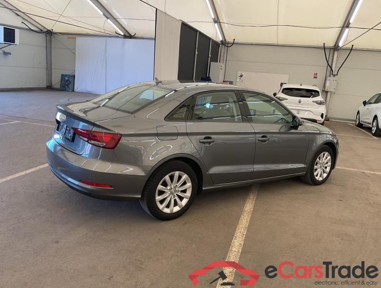 AUDI A3 Sedan Audi A3 Berline Attraction 1.6 TDI  81(110) kW(ch) 6 vitesses #2