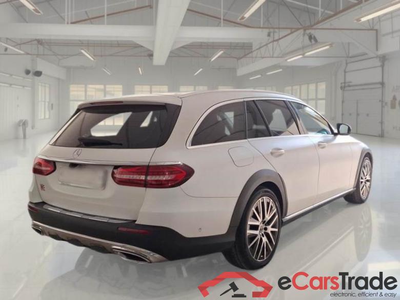 Mercedes 8 MERCEDES-BENZ CLASSE E ALL-TERRAIN / 2016 / 5P / STATION WAGON E220D 4MATIC AUTO A-T BUSINESS SPORT #2