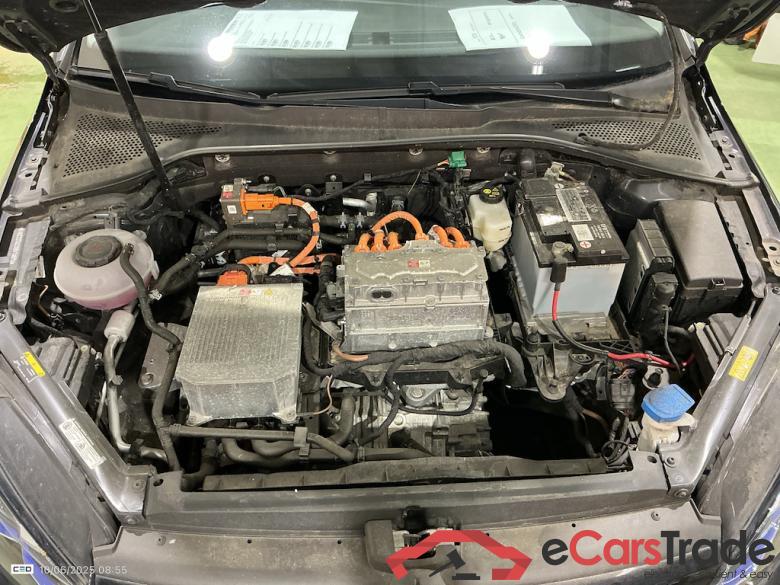 VOLKSWAGEN E-GOLF - 2017 35.8kWh E-Golf #5