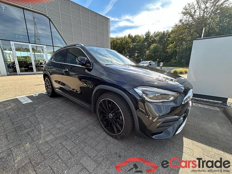 Mercedes GLA 200d AMG Aut. LED-Multibeam Widescreen Burmester Ambient Navi 1/2 Sport-Leather-Alcantara KeylessGo Camera Klima PDC ... #3