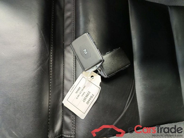 VOLVO V60 DIESEL - 2018 2.0 D3 150 AWD R-Design Geartronic 5d #4