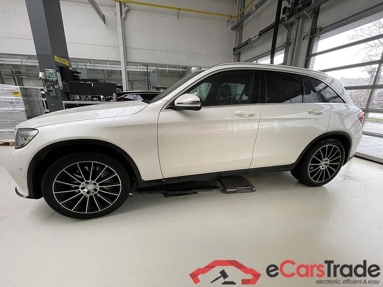 Mercedes GLC 250 AMG 4Matic Aut. LED-MultiBeam Navi Sport-Leather Klima PDC ... #2