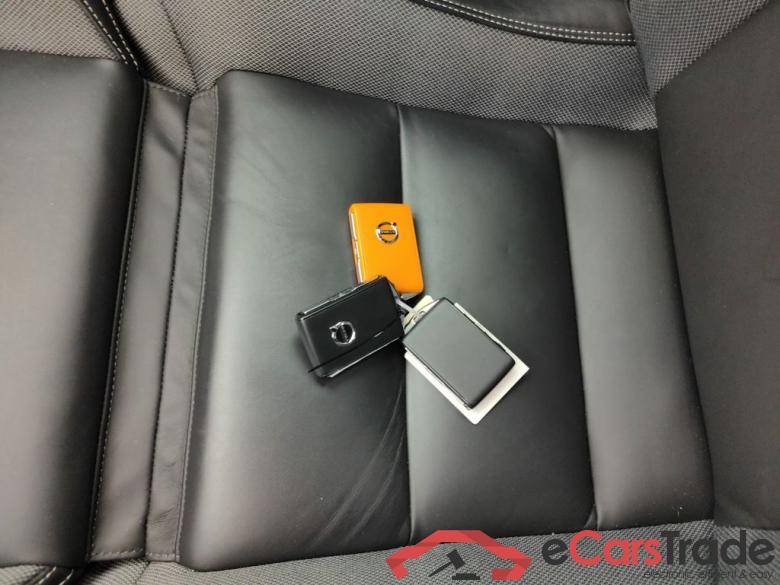 VOLVO V60 DIESEL - 2022 2.0 B4 197hp Plus Dark 5d #4