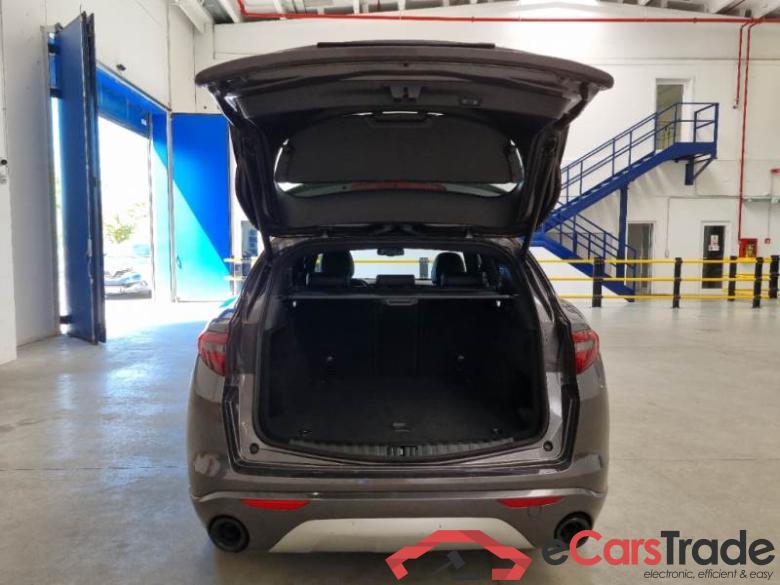 ALFA ROMEO STELVIO / 2017 / 5P / SUV 2.2 TD 210 CV TI AT8 Q4 #5