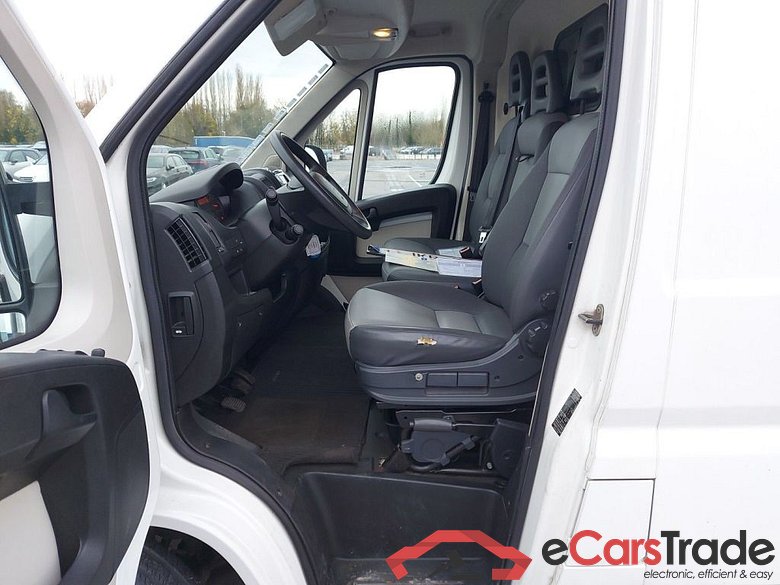 Peugeot Boxer 330 L1H2 2.2 HDi 110 Pack CD-Airco 4d #3