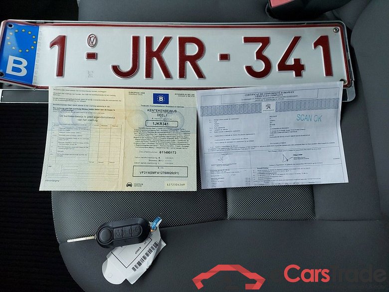 Peugeot Boxer 330 L1H2 2.2 HDi 110 Pack CD-Airco 4d #4