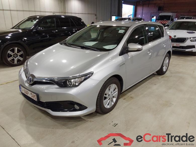 TOYOTA Auris 1.8i HSD Comfort E-CVT #1