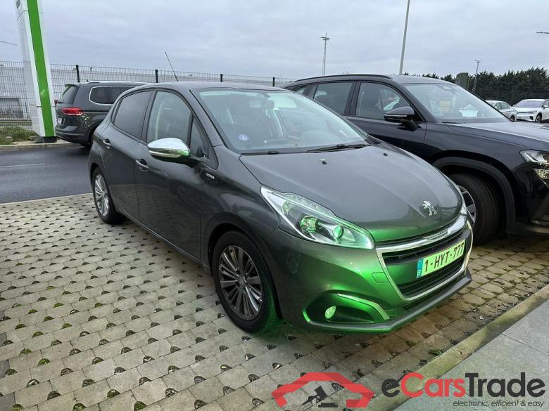 PEUGEOT 208 1.2i PureTech Style #1